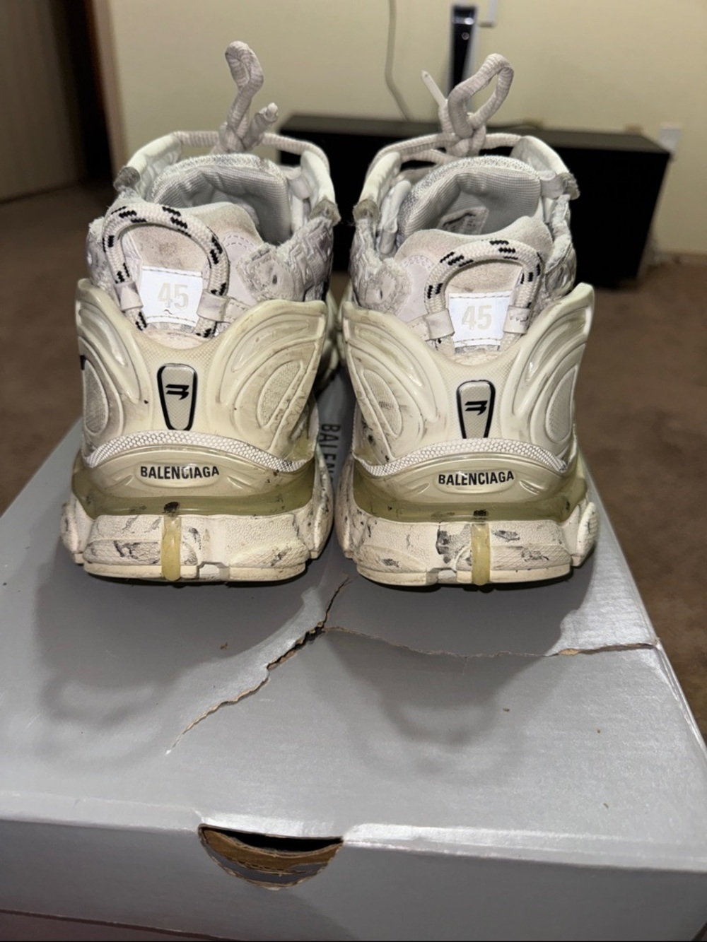 Balenciaga White Sneakers with Black Graffiti Accents - Picture 4 of 4
